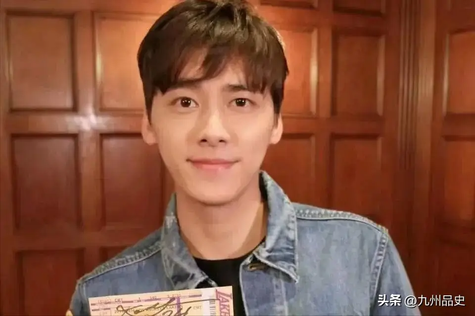年底黑料明星扎堆复出,_娱乐圈复出台词_资本洗白套餐价格